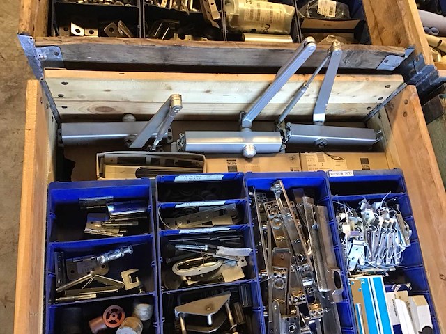 Pallets bevestigingsmaterialen en diversen (4x) - afbeelding 22 van  23