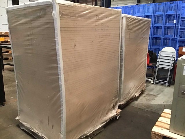 Pallets brandvertragende platen (2x) ( totaal 130 stuks) - afbeelding 1 van  2