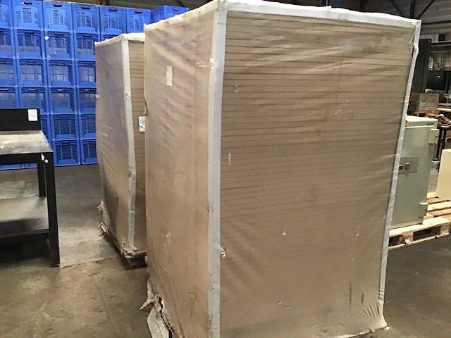 Pallets brandvertragende platen (2x) ( totaal 130 stuks) - afbeelding 2 van  2