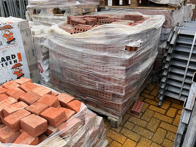 Pallets diverse bakstenen (16x) - afbeelding 10 van  12