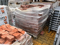 Pallets diverse bakstenen (16x) - afbeelding 10 van  12