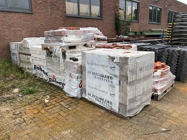 Pallets diverse bakstenen (16x) - afbeelding 1 van  12