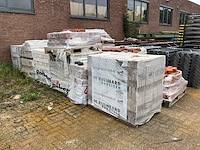 Pallets diverse bakstenen (16x) - afbeelding 1 van  12