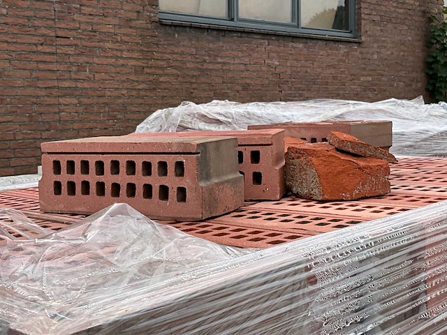 Pallets diverse bakstenen (16x) - afbeelding 3 van  12