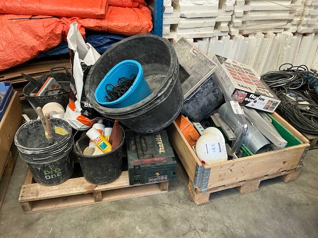 Pallets diverse bouwmaterialen (2x) - afbeelding 1 van  12