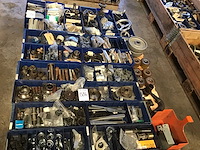Pallets diverse industriële onderdelen (2x) - afbeelding 1 van  10