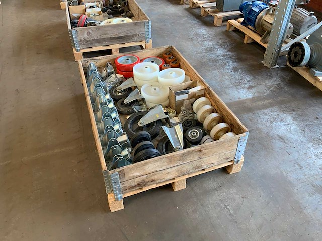 Pallets diverse industriële wielen (3x) - afbeelding 1 van  5
