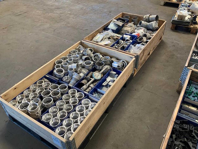 Pallets diverse koppelingen (2x) - afbeelding 1 van  7