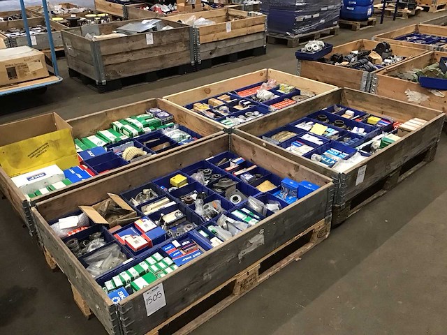 Pallets diverse lagers en diversen (4x) - afbeelding 1 van  21