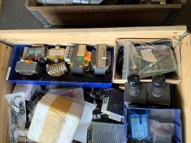 Pallets elektratoebehoren (4x) - afbeelding 2 van  22