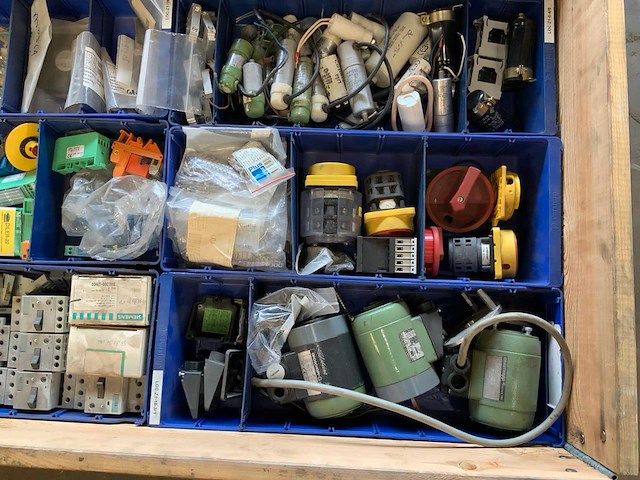 Pallets elektratoebehoren (4x) - afbeelding 6 van  22