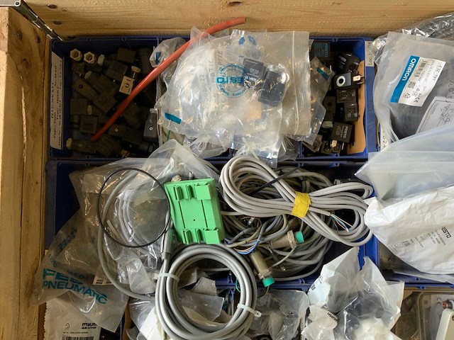 Pallets elektratoebehoren (4x) - afbeelding 2 van  16