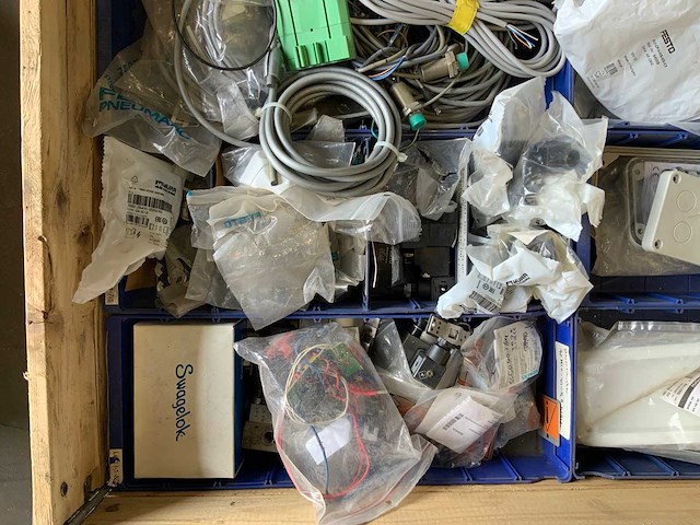 Pallets elektratoebehoren (4x) - afbeelding 3 van  16