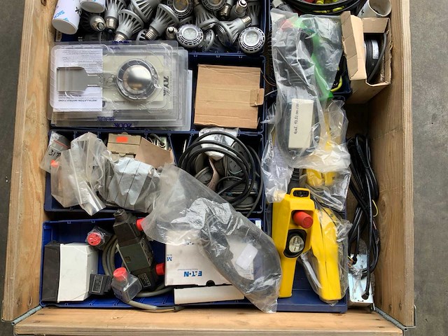 Pallets elektratoebehoren (4x) - afbeelding 5 van  16