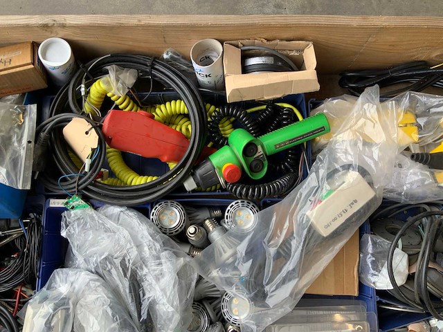 Pallets elektratoebehoren (4x) - afbeelding 8 van  16