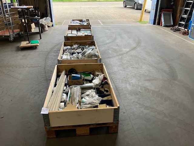Pallets elektratoebehoren (4x) - afbeelding 1 van  16