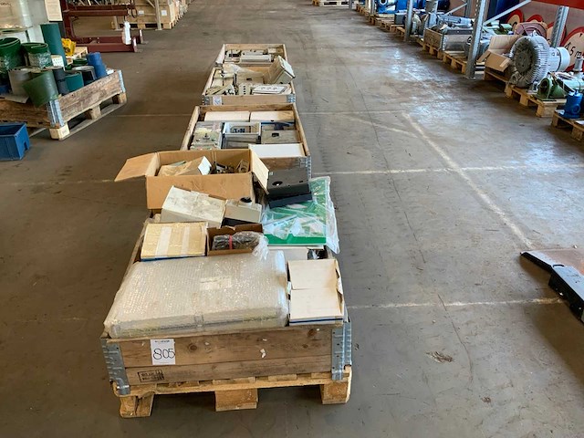 Pallets elektrotoebehoren (5x) - afbeelding 1 van  16