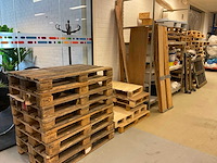 Pallets en hout - afbeelding 1 van  9