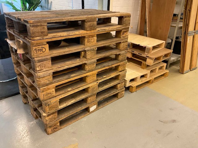 Pallets en hout - afbeelding 3 van  9