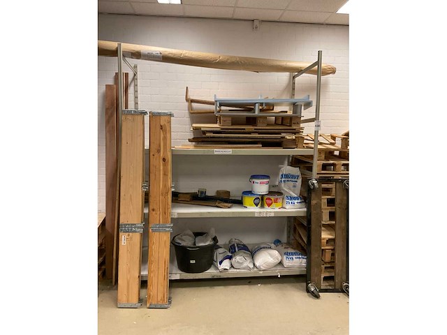 Pallets en hout - afbeelding 4 van  9