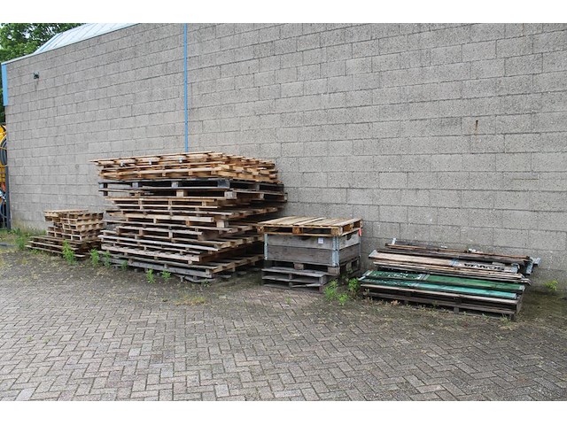 Pallets en palletranden. - afbeelding 1 van  3