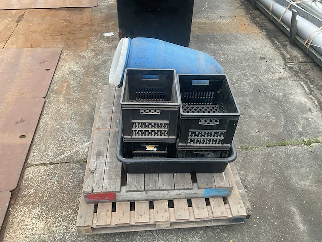 Pallets en plastic bakken - afbeelding 3 van  3
