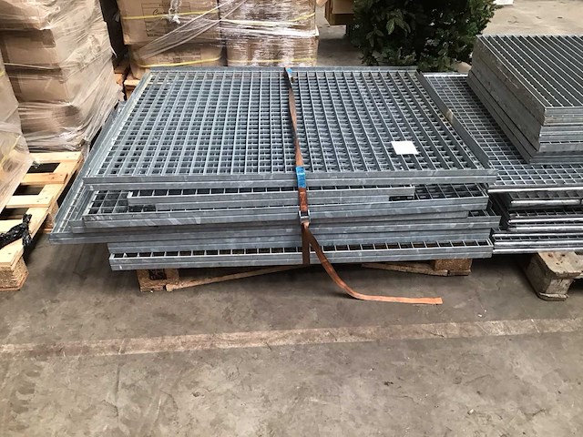 Pallets gegalvaniseerde roostervloeren (2x) - afbeelding 2 van  3