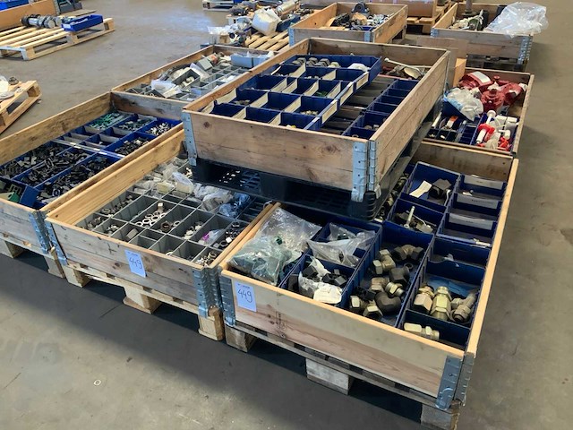 Pallets hydrauliek materiaal (7x) - afbeelding 1 van  15