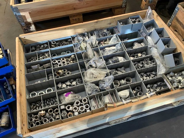 Pallets hydrauliek materiaal (7x) - afbeelding 10 van  15
