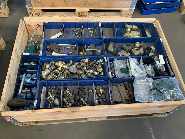 Pallets hydrauliek materiaal (7x) - afbeelding 12 van  15