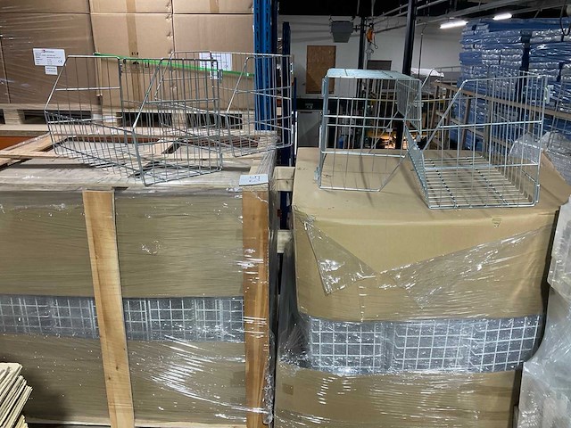 Pallets inhaakmanden tbv winkelstellingen (22x) - afbeelding 2 van  10