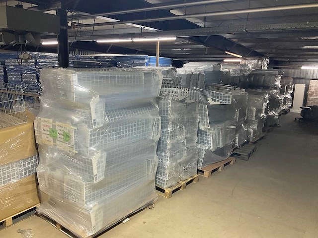 Pallets inhaakmanden tbv winkelstellingen (22x) - afbeelding 1 van  10