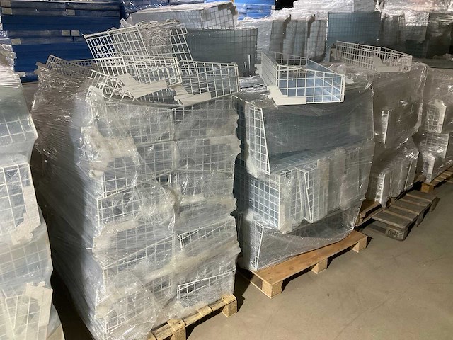 Pallets inhaakmanden tbv winkelstellingen (22x) - afbeelding 4 van  10