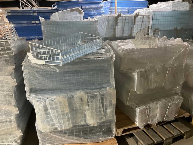 Pallets inhaakmanden tbv winkelstellingen (22x) - afbeelding 5 van  10