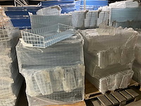 Pallets inhaakmanden tbv winkelstellingen (22x) - afbeelding 5 van  10