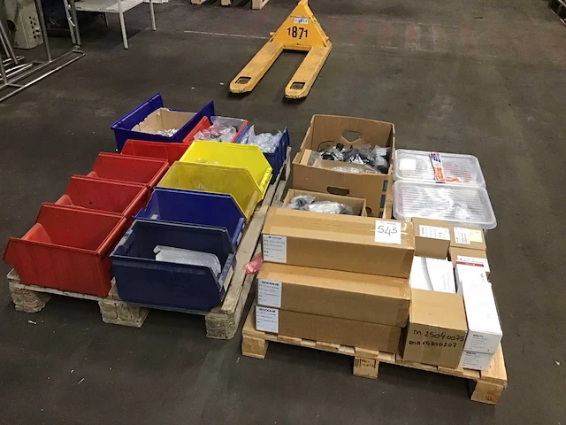 Pallets materialen ten behoeve van zonnepanelen (2x) - afbeelding 1 van  7