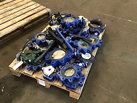 Pallets met afsluiters en toebehoren voor afsluiters (2x) - afbeelding 2 van  7