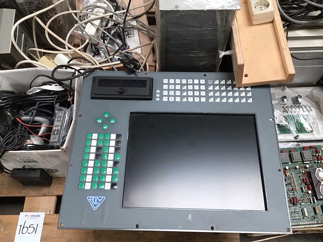 Pallets met computermaterialen (4x) - afbeelding 7 van  13
