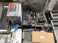Pallets met computermaterialen (4x) - afbeelding 12 van  13
