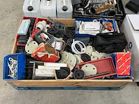 Pallets met divers kunststof en bevestigingsmaterialen (8x) - afbeelding 10 van  23