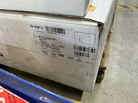 Pallets met divers kunststof en bevestigingsmaterialen (8x) - afbeelding 13 van  23