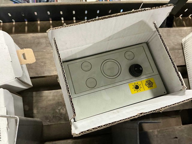 Pallets met diverse zwembadtoebehoren (3x) - afbeelding 2 van  13