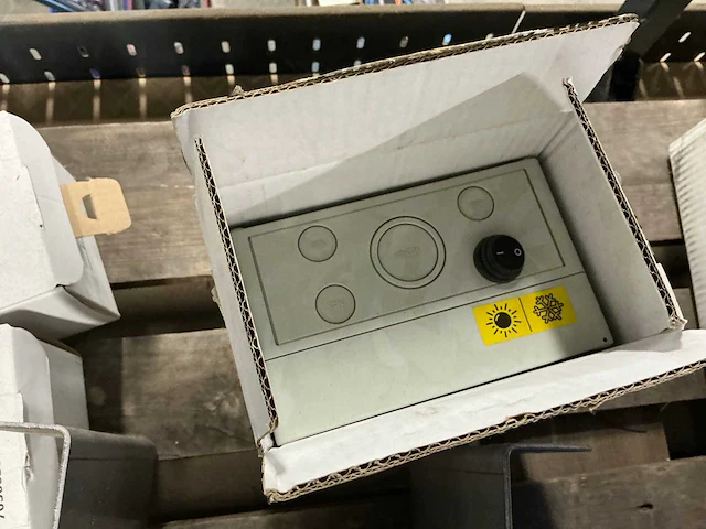 Pallets met diverse zwembadtoebehoren (3x) - afbeelding 2 van  13