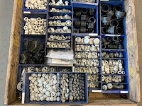 Pallets met elektra/installatie materiaal (4x) - afbeelding 2 van  11