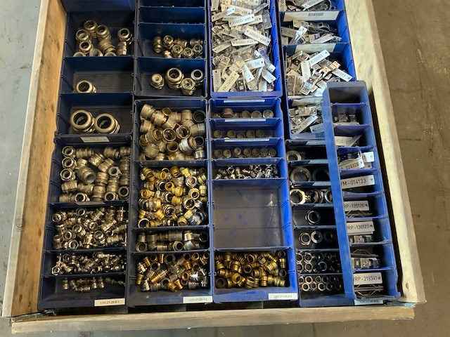 Pallets met elektra/installatie materiaal (4x) - afbeelding 5 van  11