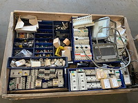 Pallets met elektra/installatie materiaal (4x) - afbeelding 10 van  11