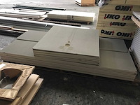 Pallets met gips en pir platen (2x) - afbeelding 1 van  5