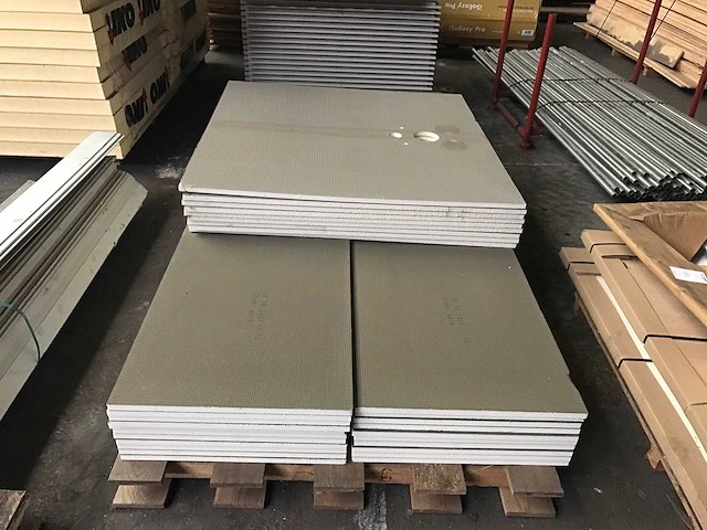 Pallets met gips en pir platen (2x) - afbeelding 2 van  5