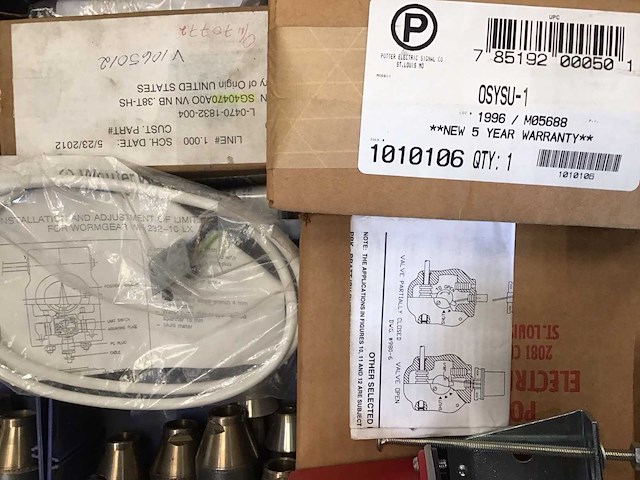 Pallets met industriële onderdelen (3x) - afbeelding 13 van  14