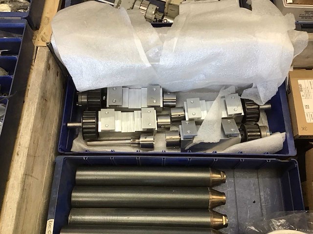 Pallets met industriële onderdelen (3x) - afbeelding 14 van  14